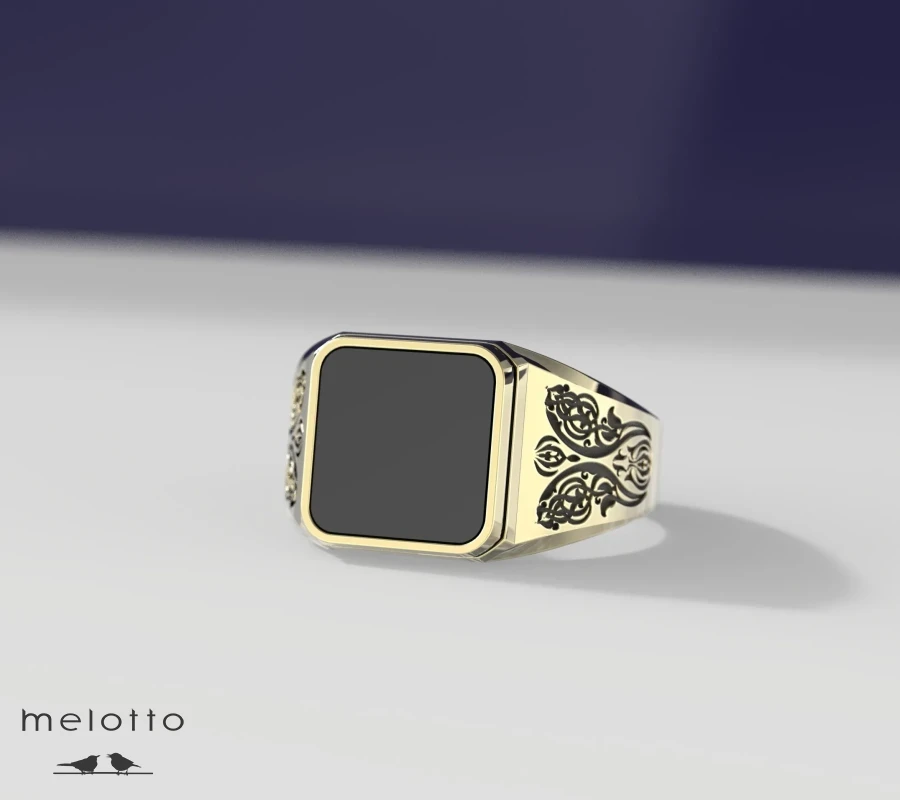 Золотое кольцо с ониксом