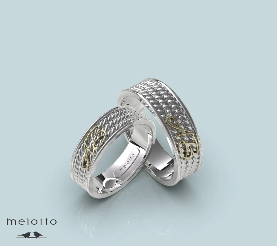 Обручальные кольца с инициалами невесты и жениха