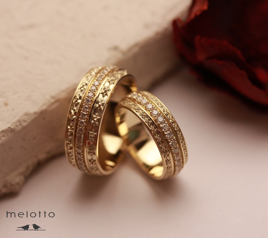 Красивые обручальные кольца с бриллиантами