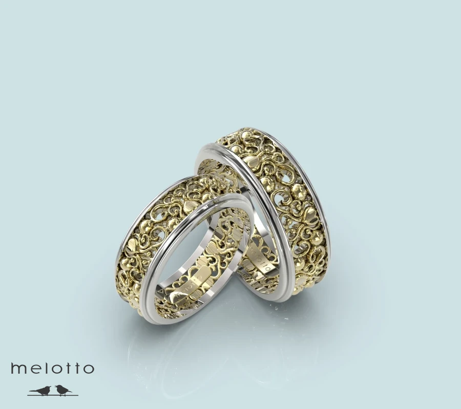 Обручальные кольца с золотыми сердцами