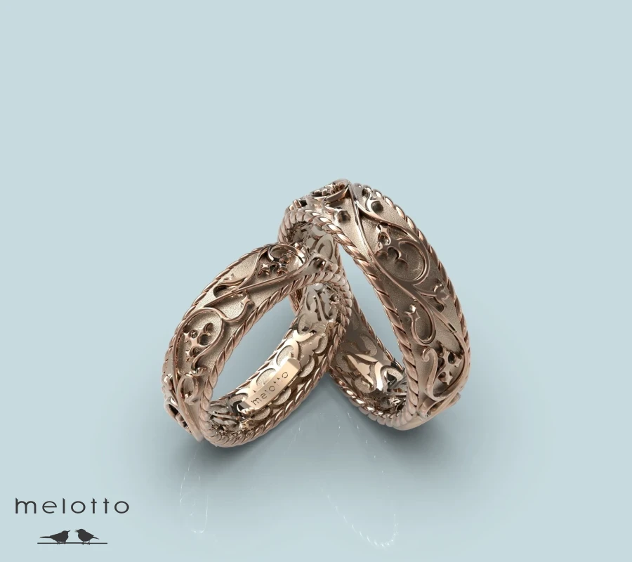 Золотые обручальные кольца с круговым цветочным узором