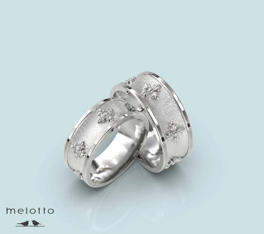 Золотые обручальные кольца с геральдическими узорами