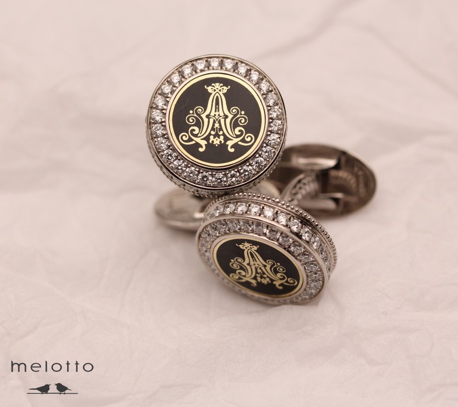 Запонки из желтого золота с бриллиантами