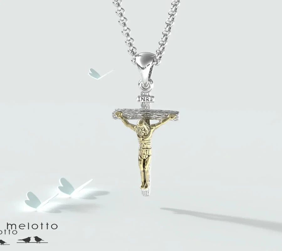 Небольшой нательный крестик с Иисусом