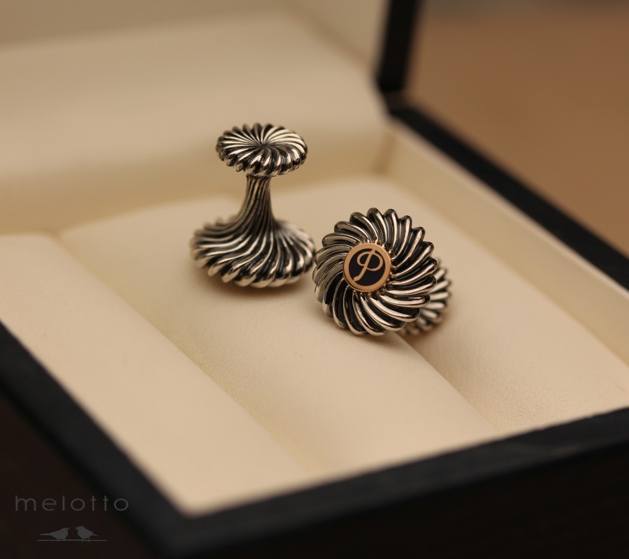 Круглые золотые запонки