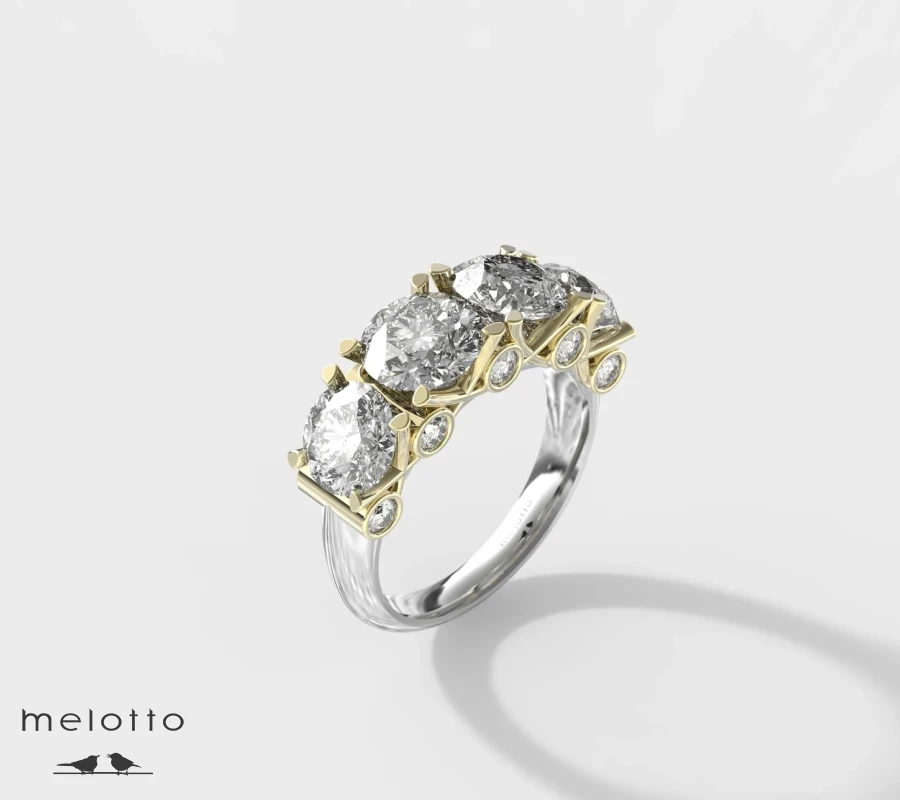 Женское кольцо с крупными бриллиантами