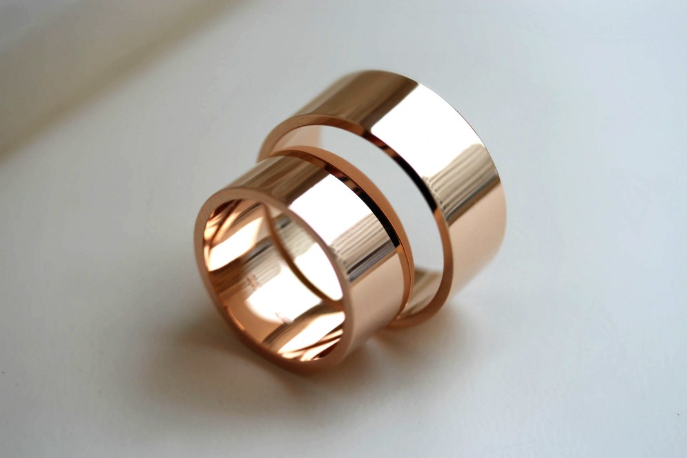 Широкие обручальные кольца