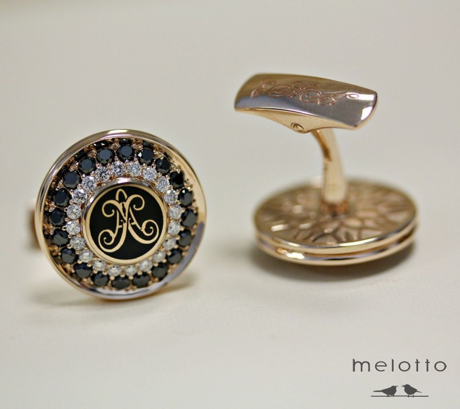 Запонки из золота с монограммой и бриллиантами