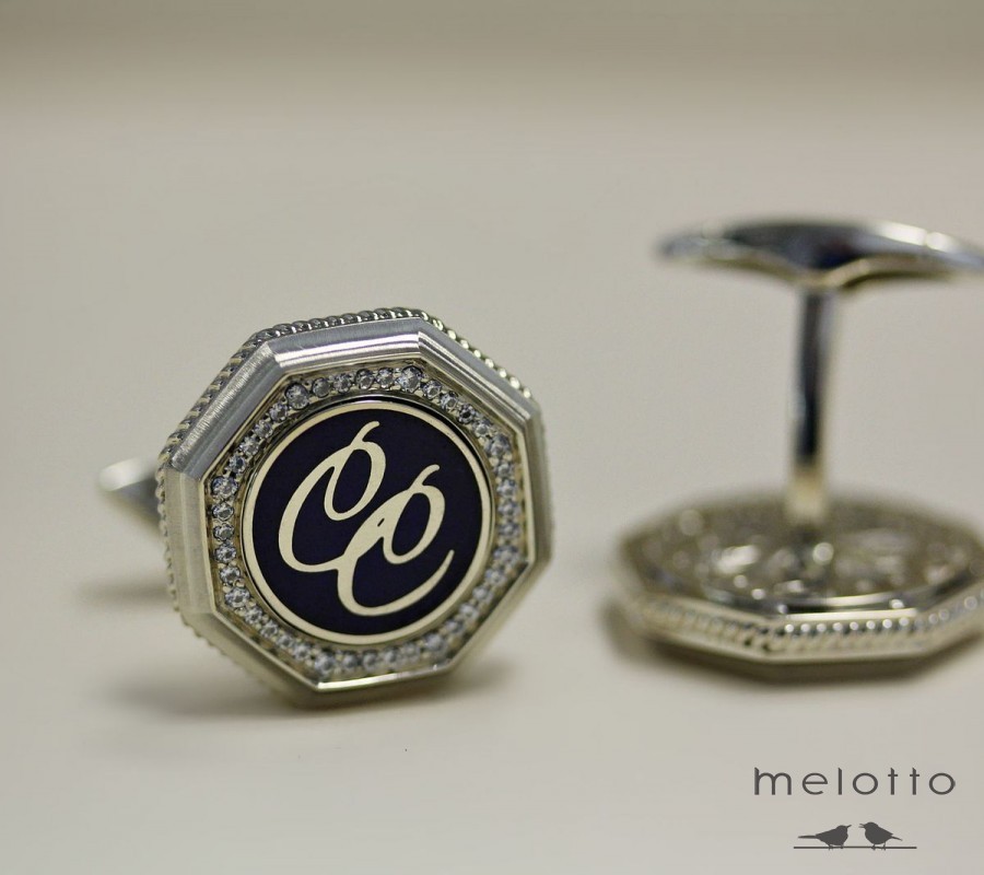 Запонки с инициалами из золота и эмалью на заказ