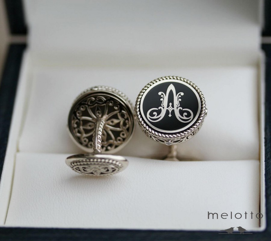 Запонки из золота с горячей эмалью и монограммой