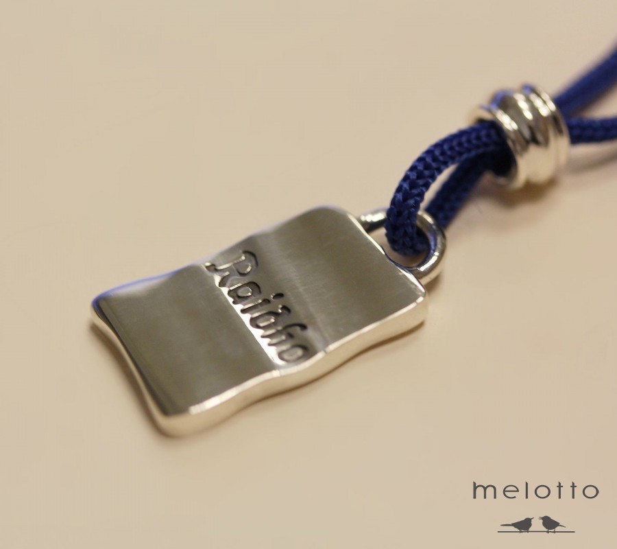 Серебряный кулон для шнурка с изображением руны Райдо