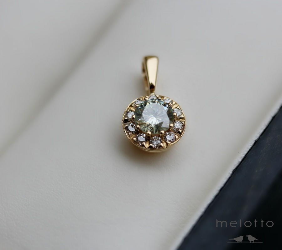Подвеска из золота с бриллиантами