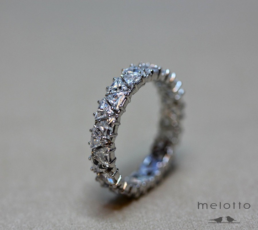 Кольцо женское с бриллиантами