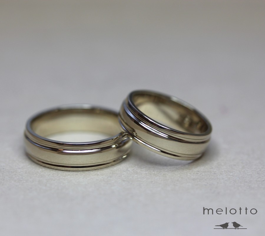 Парные обручальные классические кольца в белом золоте