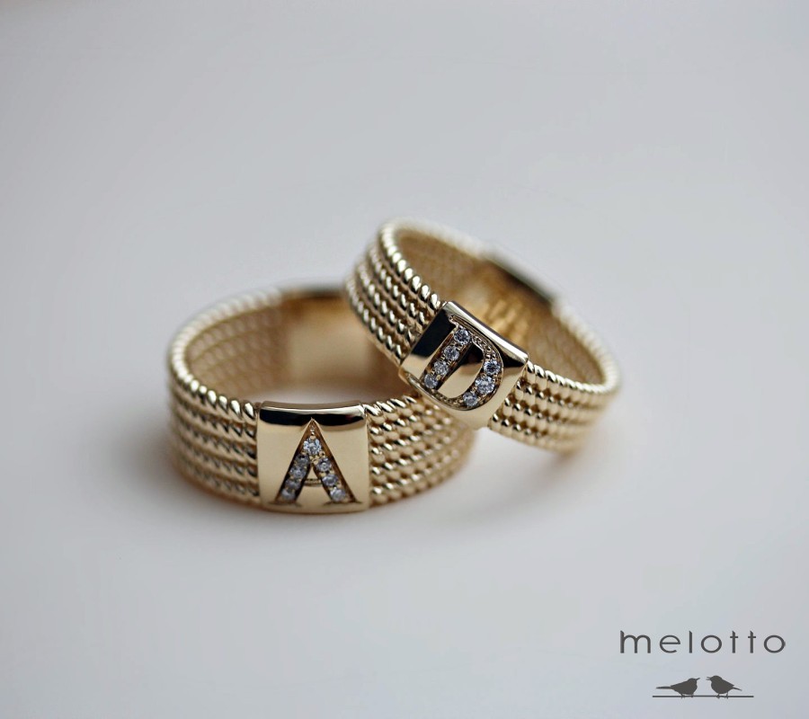 Обручальные кольца Корона с именами