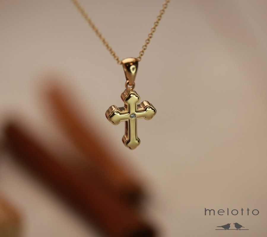 Маленький золотой крестик