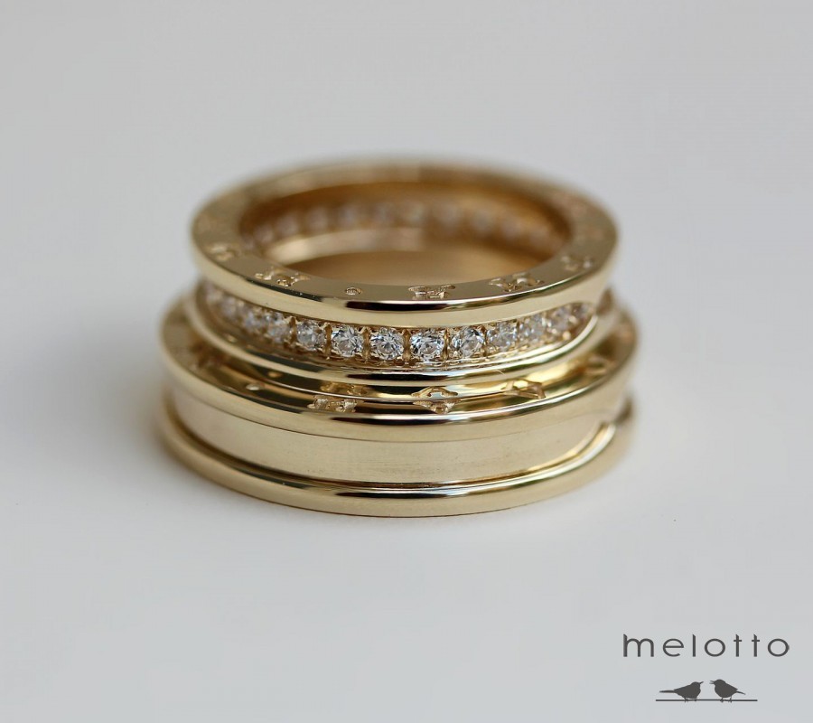 Обручальные именные кольца из жёлтого золота с гравировкой