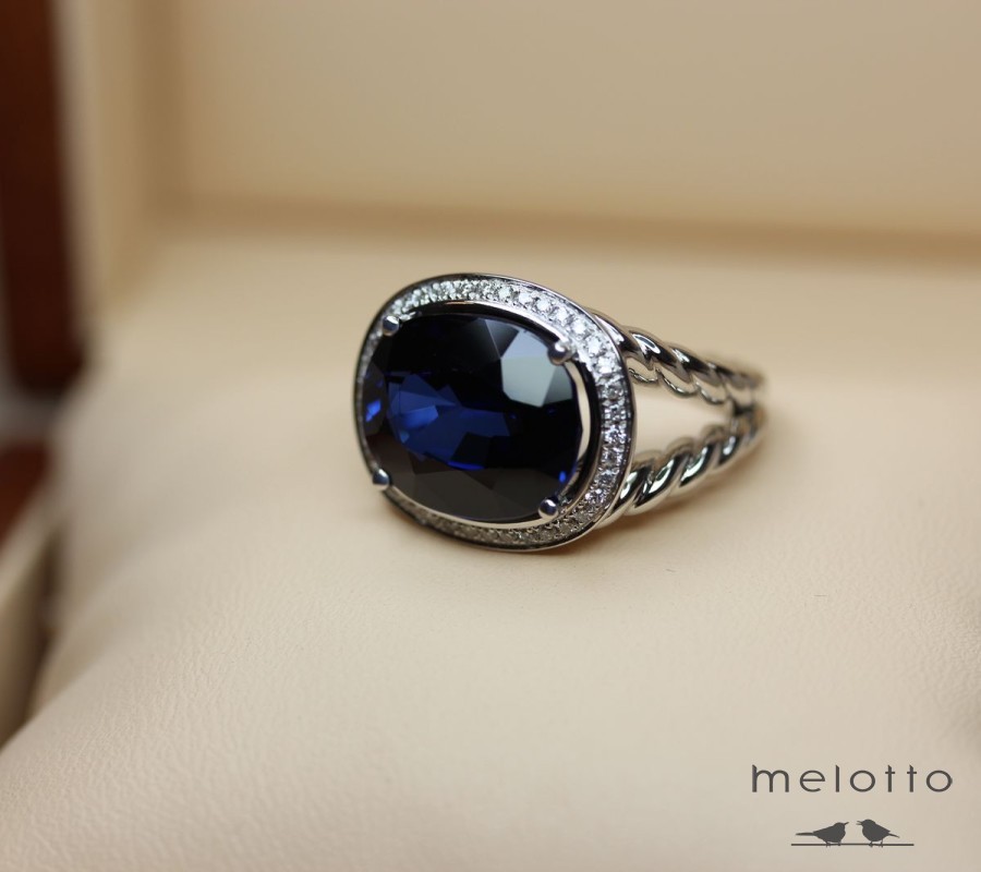Кольцо с сапфиром