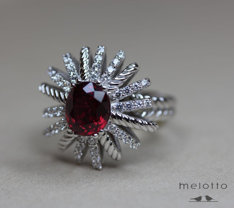 Кольцо с огненным рубином