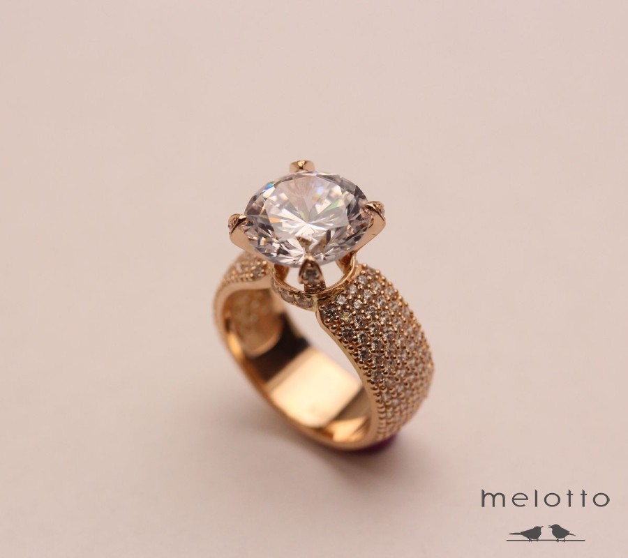 Кольцо с муассанитом