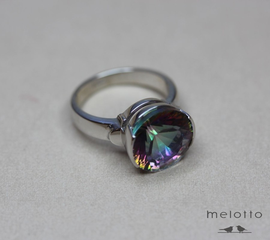 Кольцо с камнем клиента