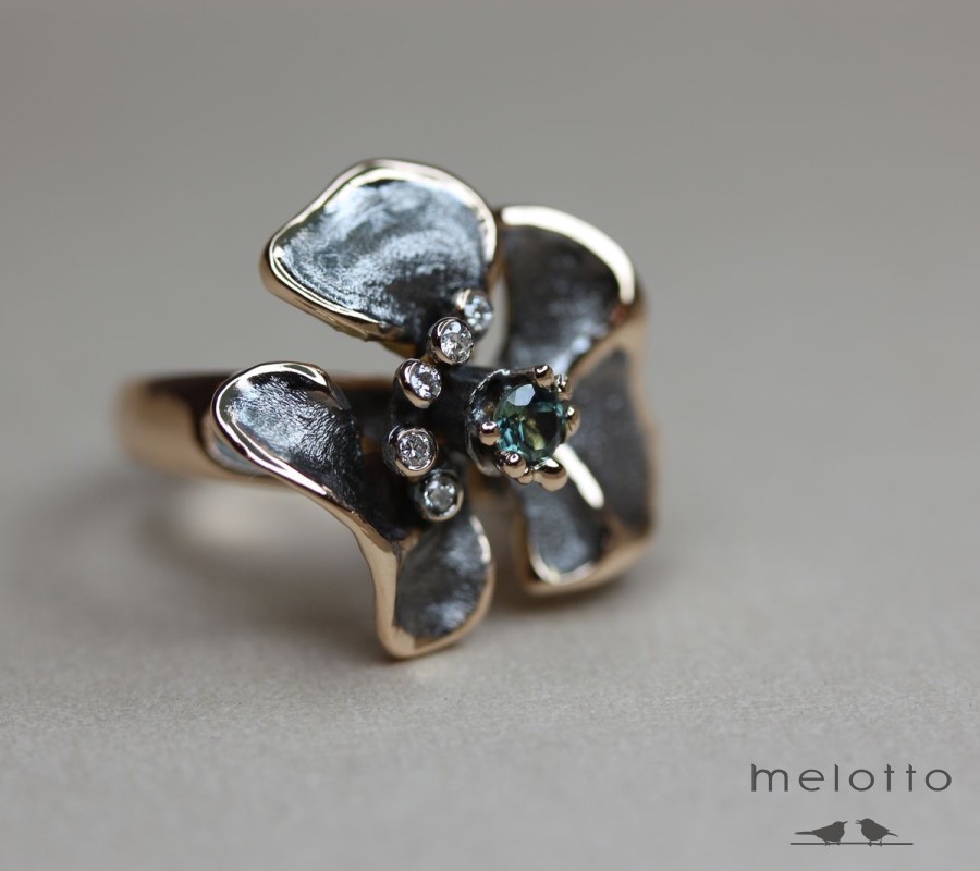 Кольцо с изумрудом