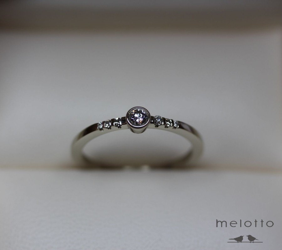 Кольцо с бриллиантиками