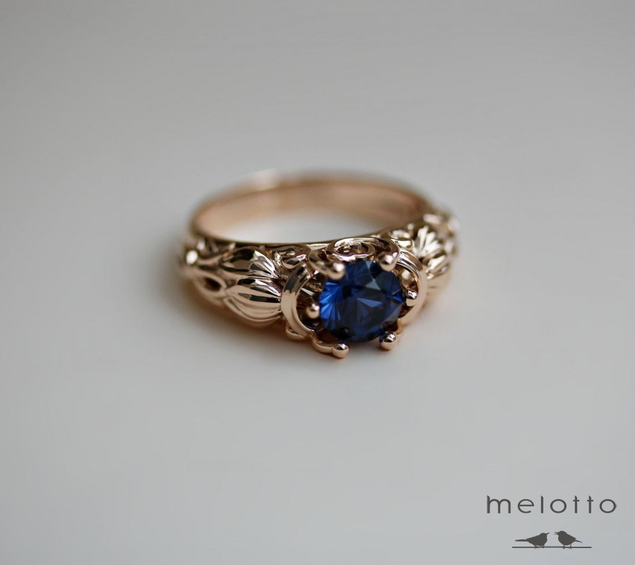 Кольцо из золота с сапфиром
