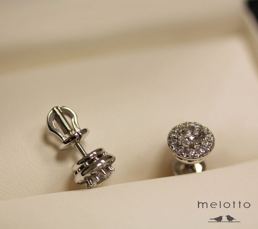 Пусеты из белого золота с бриллиантами