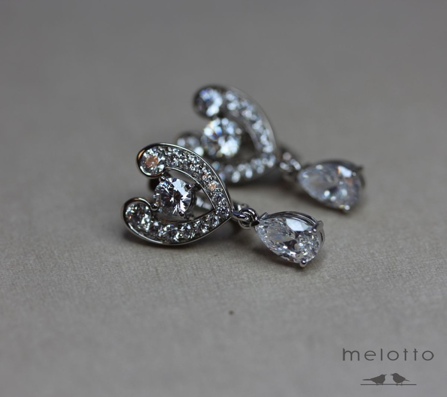 сережки с бриллиантами