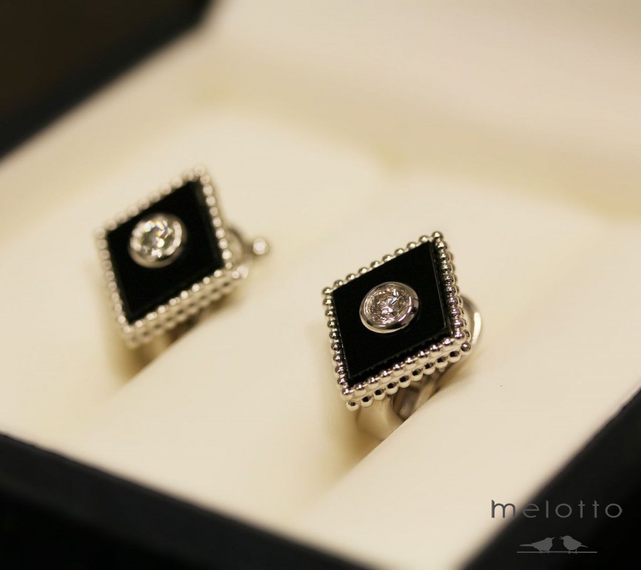 Серьги из белого золота с ониксом и бриллиантами