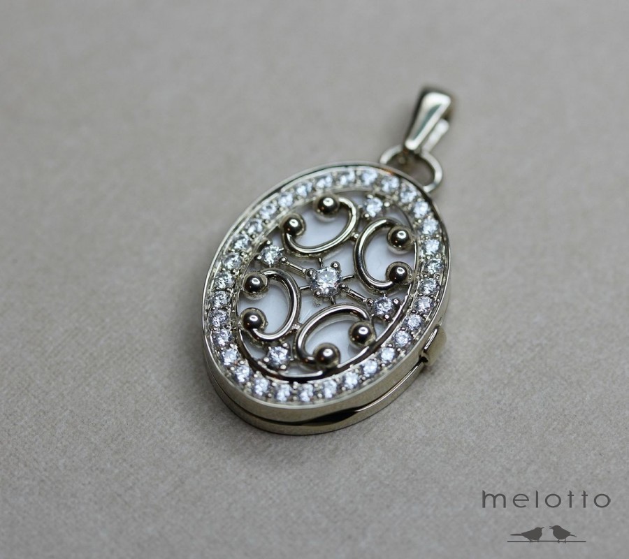 Миниатюрный золотой медальон для фотографий