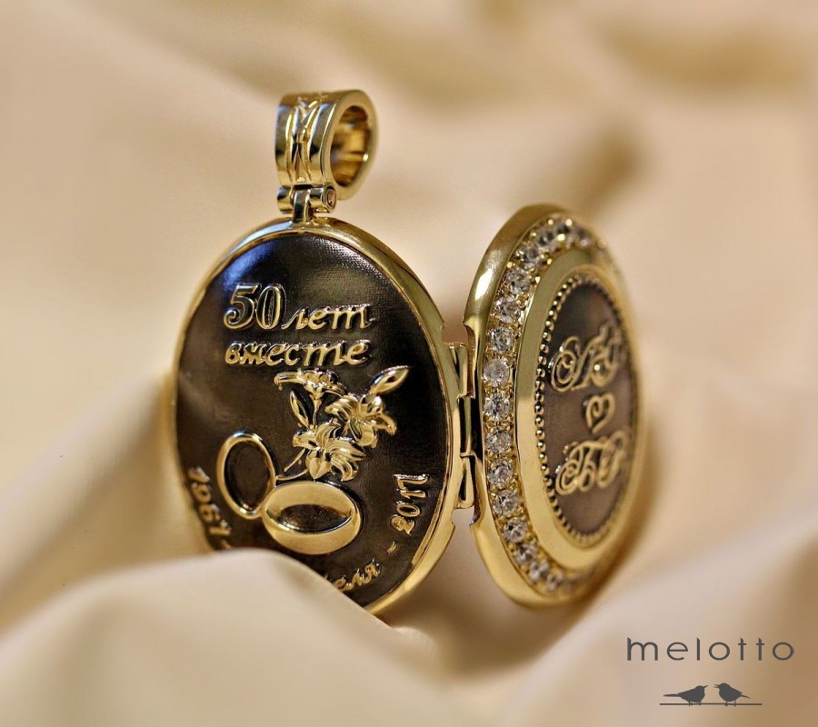 Медальон под 2 фотографии с бриллиантами и чернением