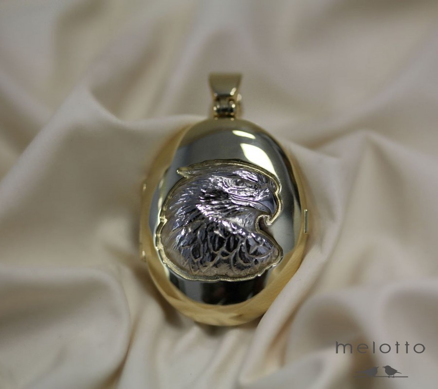 Медальон из золота для четырёх фото