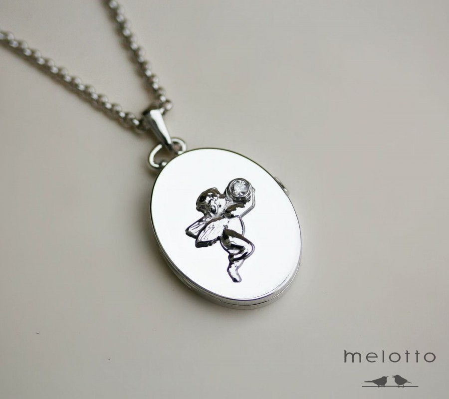 Медальон для фотографий из белого золота с бриллиантом на рождение ребёнка